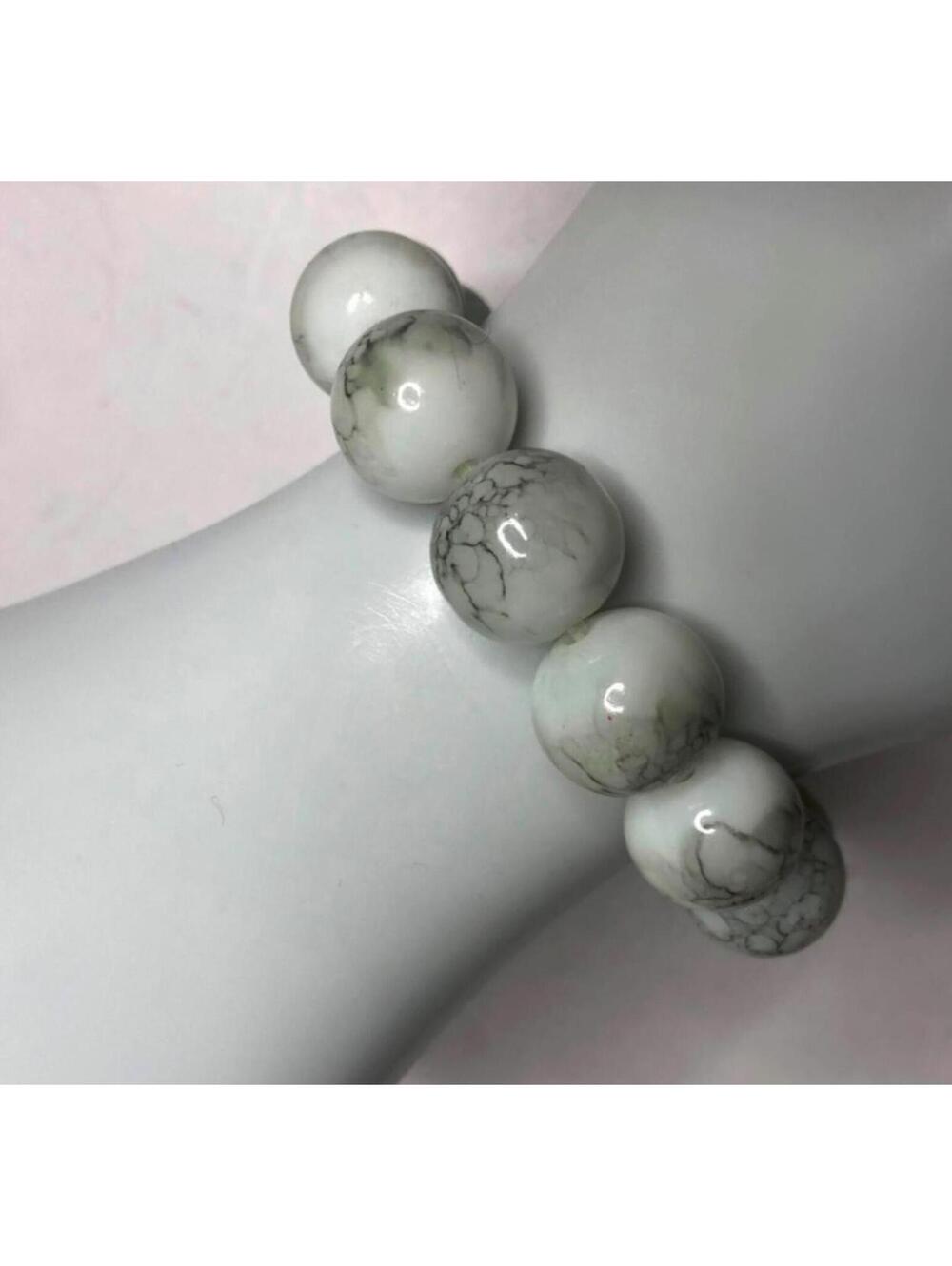1716 White Howlite chunky bead boho stretch bracelet